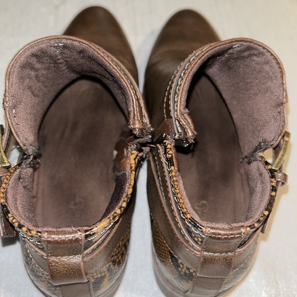 BareTraps Women’s Brown textured Ankle Booties w/ Buckle new condition Sz 10 - Picture 14 of 16